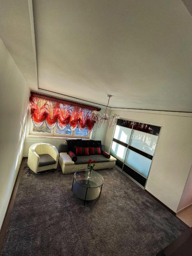 Luxury Red Apartment By Marta Radom Kültér fotó