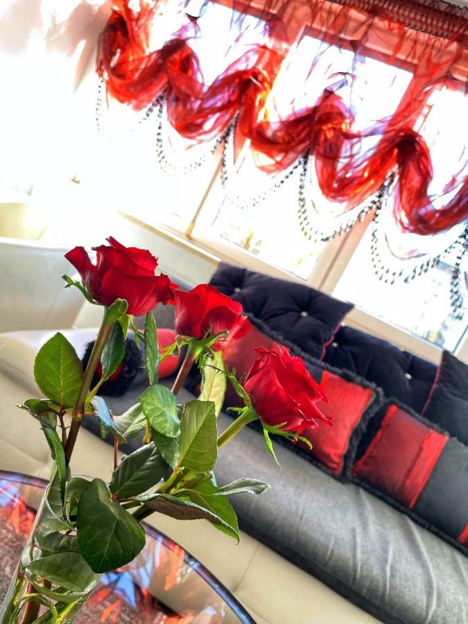 Luxury Red Apartment By Marta Radom Kültér fotó