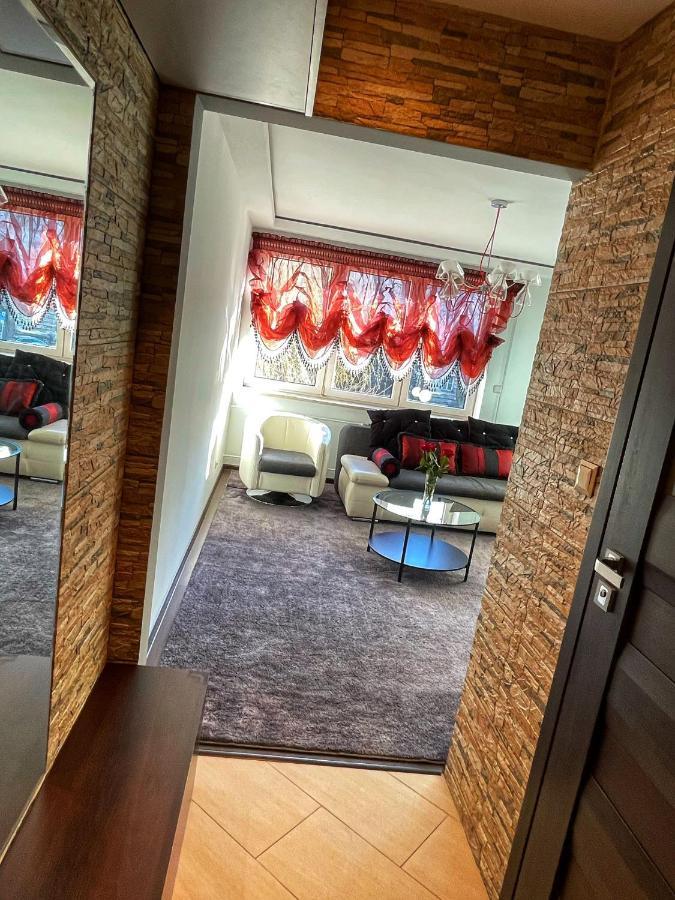 Luxury Red Apartment By Marta Radom Kültér fotó